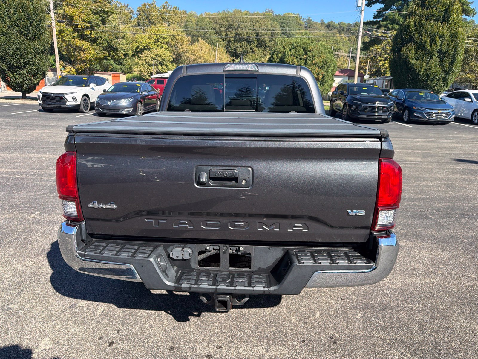 Used 2018 Toyota Tacoma SR5 AWD/4WD image 4