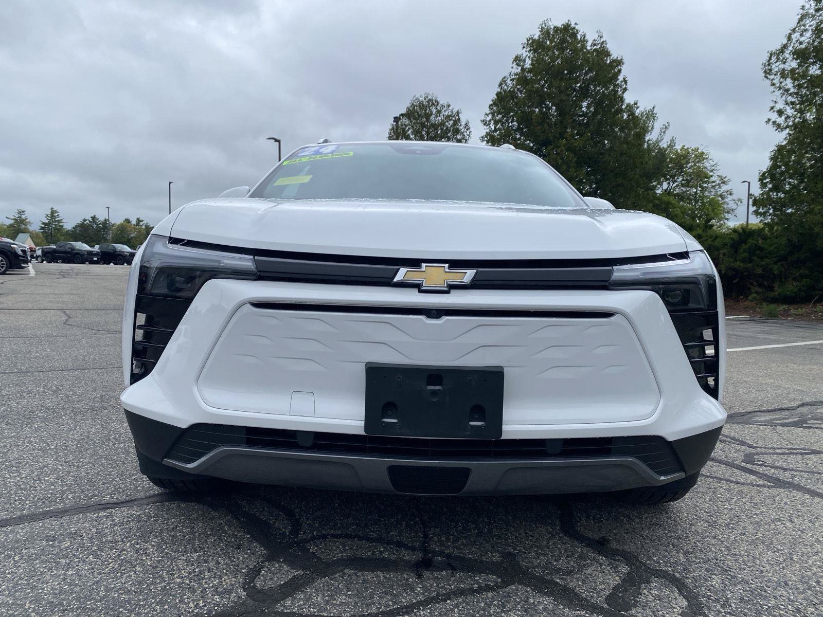 Used 2024 Chevrolet Blazer EV LT AWD/4WD image 2