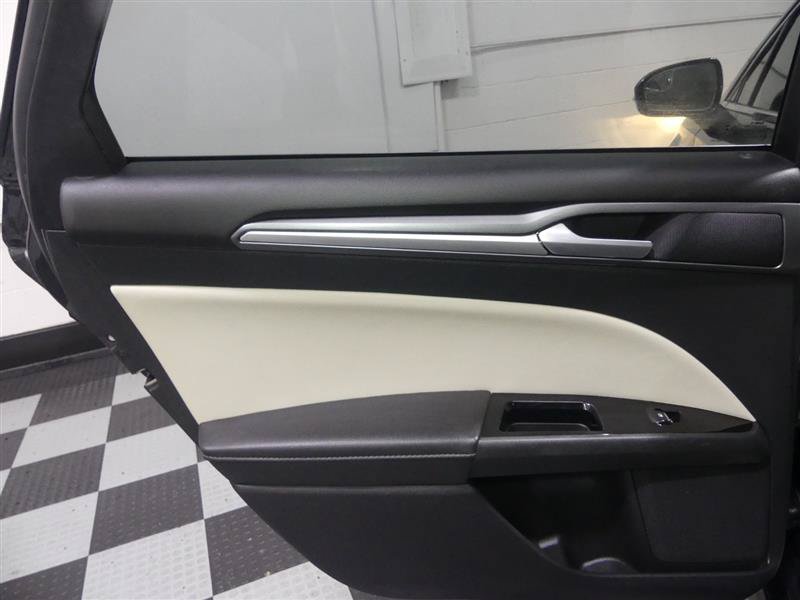 Used 2016 Ford Fusion Titanium FWD image 25