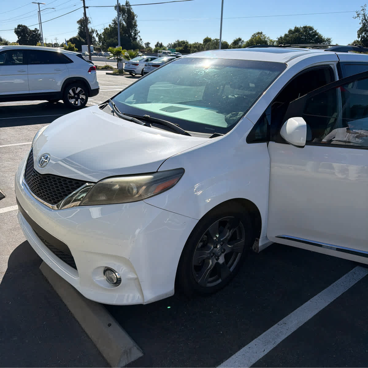 Used 2017 Toyota Sienna SE FWD image 3