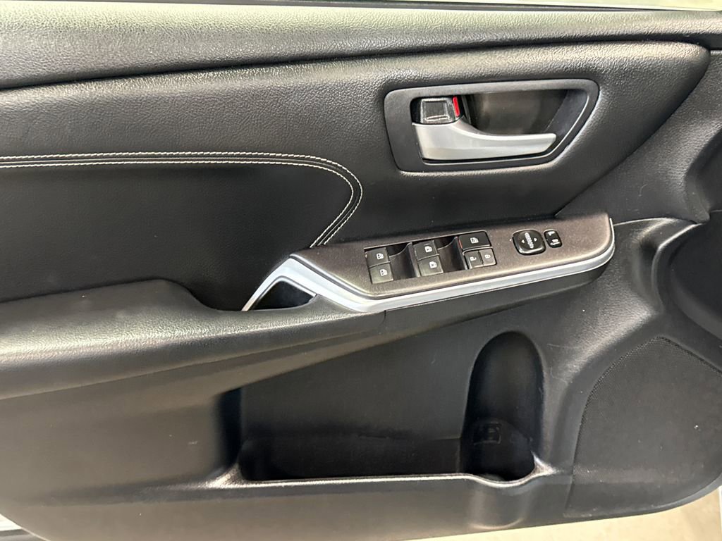 Used 2015 Toyota Camry XLE image 7