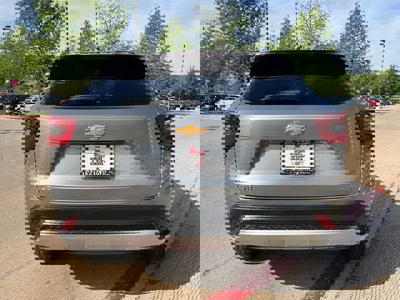 Used 2025 Chevrolet Trax LT image 7