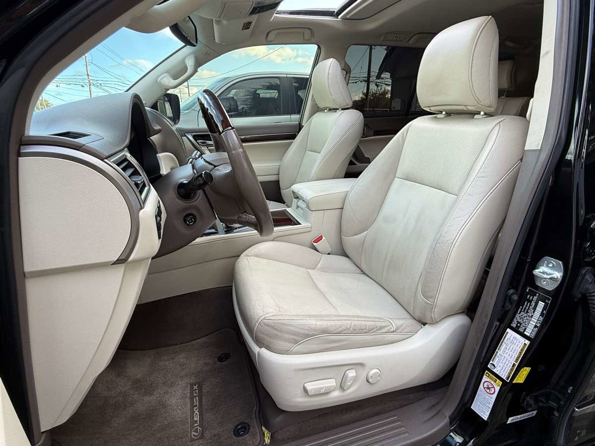 Used 2017 Lexus GX 460 image 4