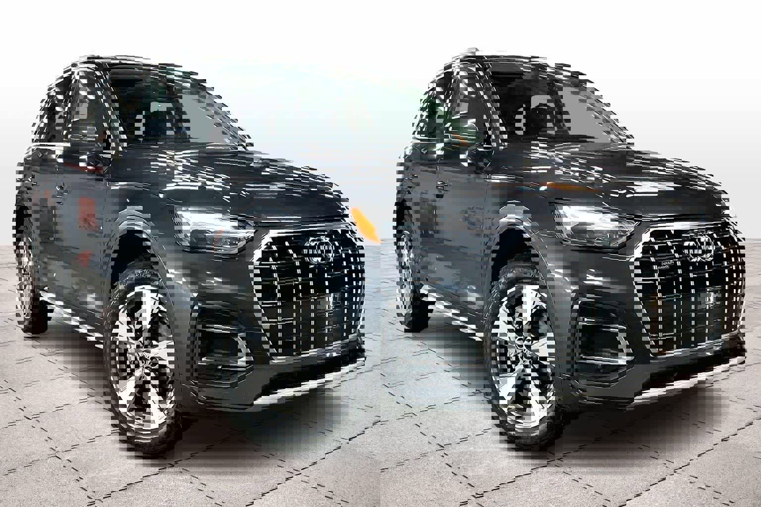 Used 2023 Audi Q5 2.0T Premium w/ Convenience Package image 2