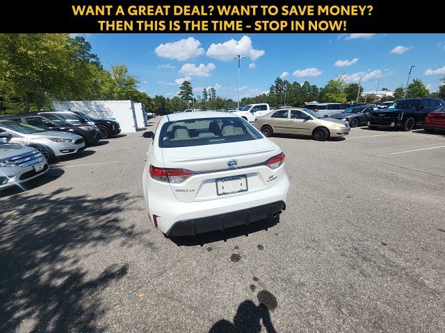 Used 2024 Toyota Corolla SE w/ Convenience Package FWD image 9