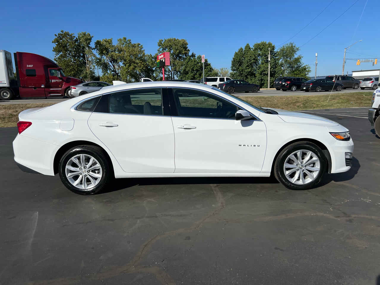 Used 2025 Chevrolet Malibu LT image 25
