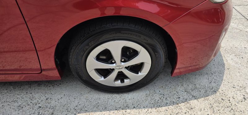 Used 2013 Toyota Prius Four w/ Deluxe Solar Roof Pkg FWD image 13