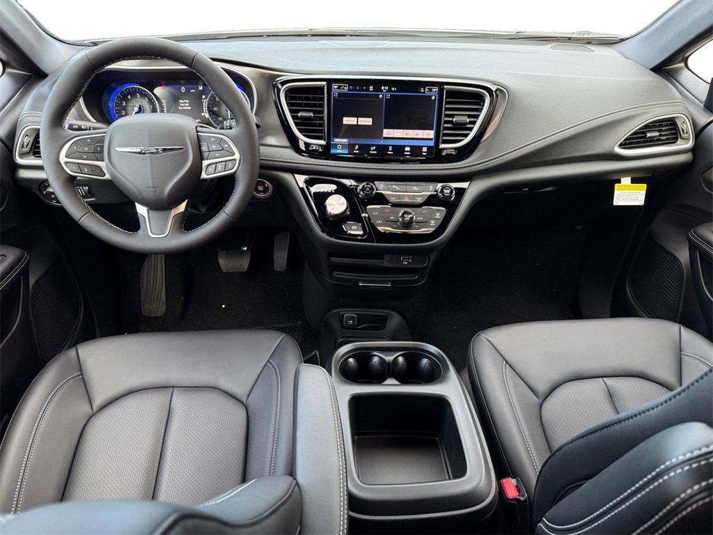 New 2026 Chrysler Pacifica Select image 10
