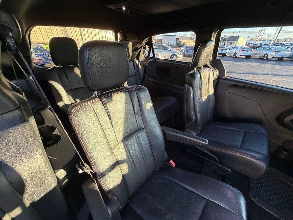 Used 2016 Dodge Grand Caravan R/T FWD image 8