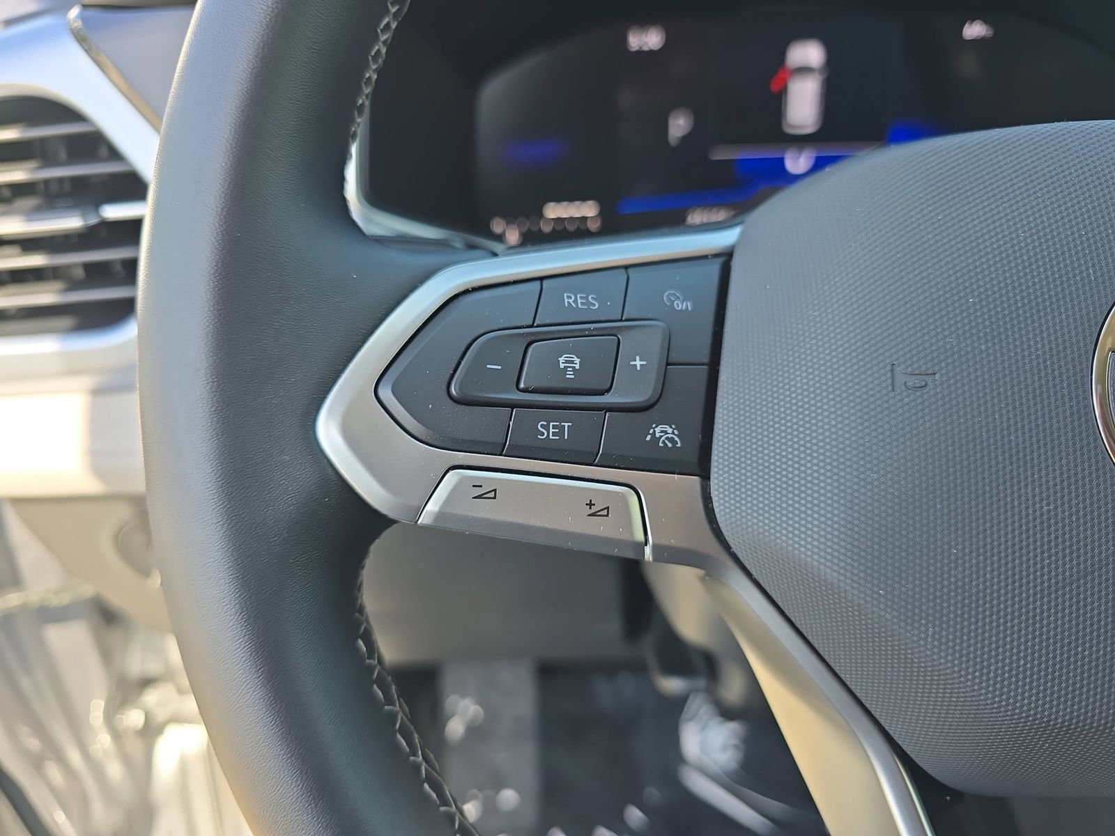 Used 2025 Volkswagen Taos SE image 20