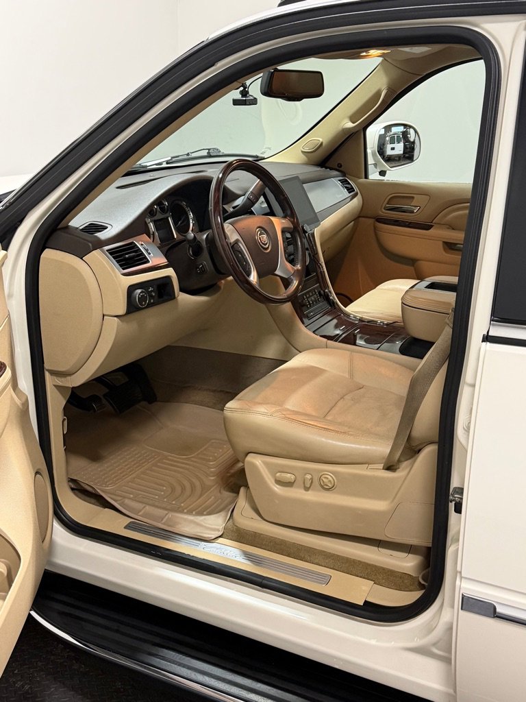 Used 2013 Cadillac Escalade EXT Luxury image 8