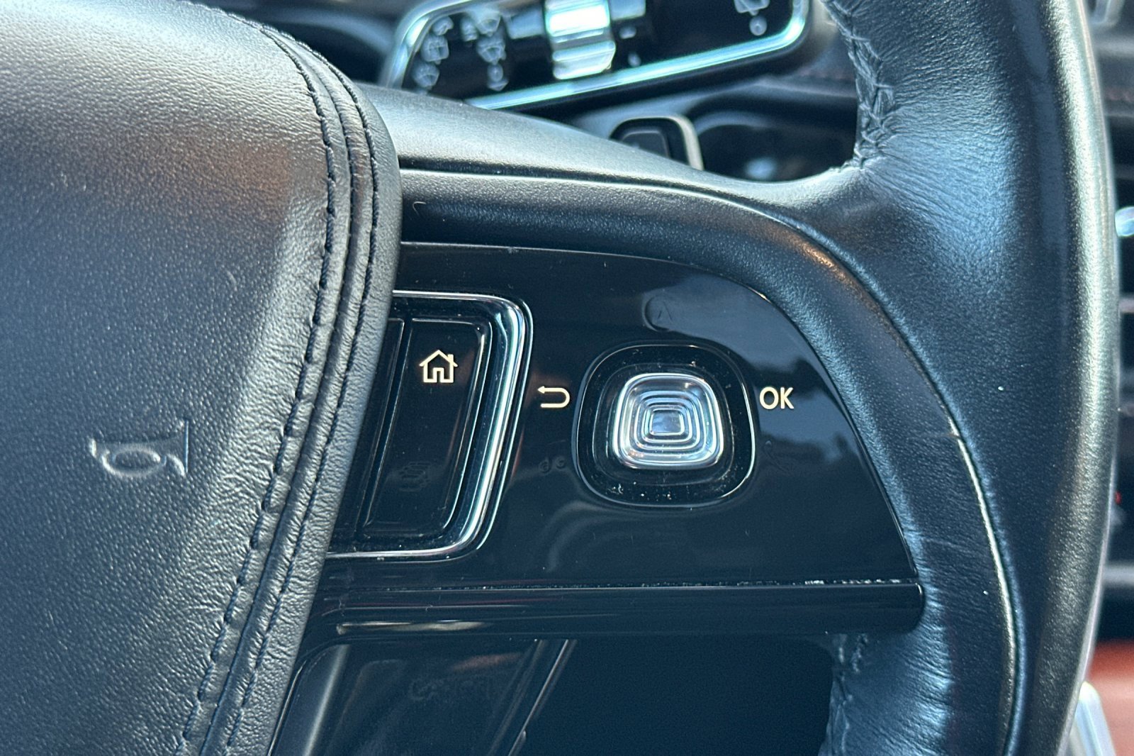 Used 2020 Lincoln Aviator Grand Touring w/ Equipment Group 301A image 28