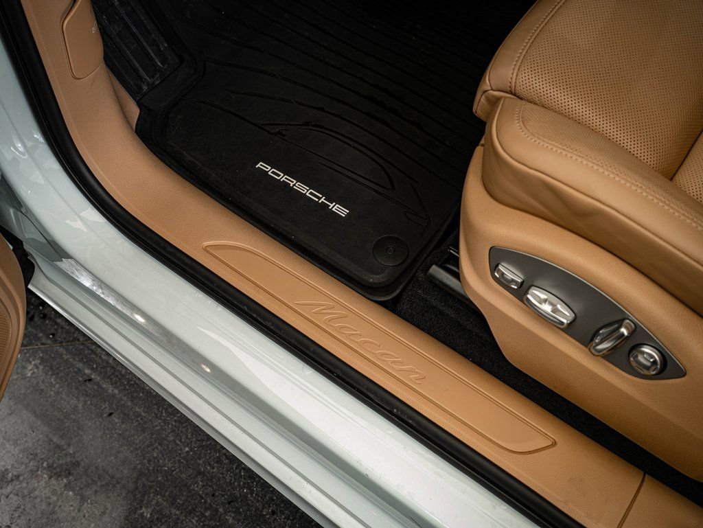 Certified 2025 Porsche Macan image 27