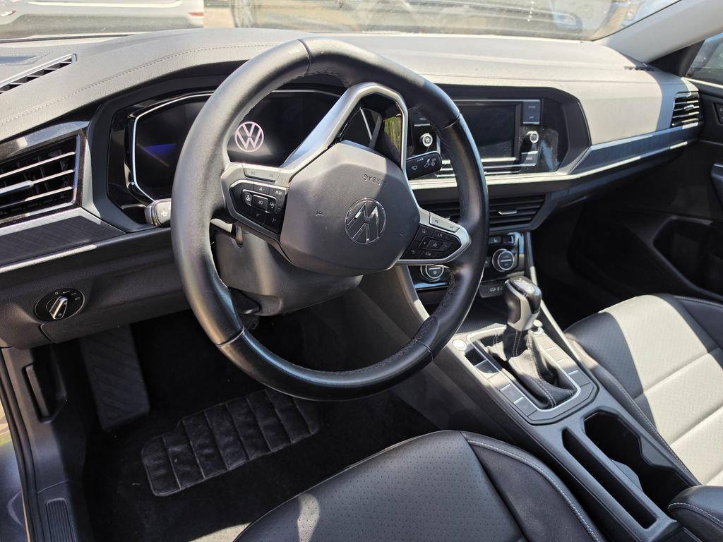 Used 2024 Volkswagen Jetta SE FWD image 4