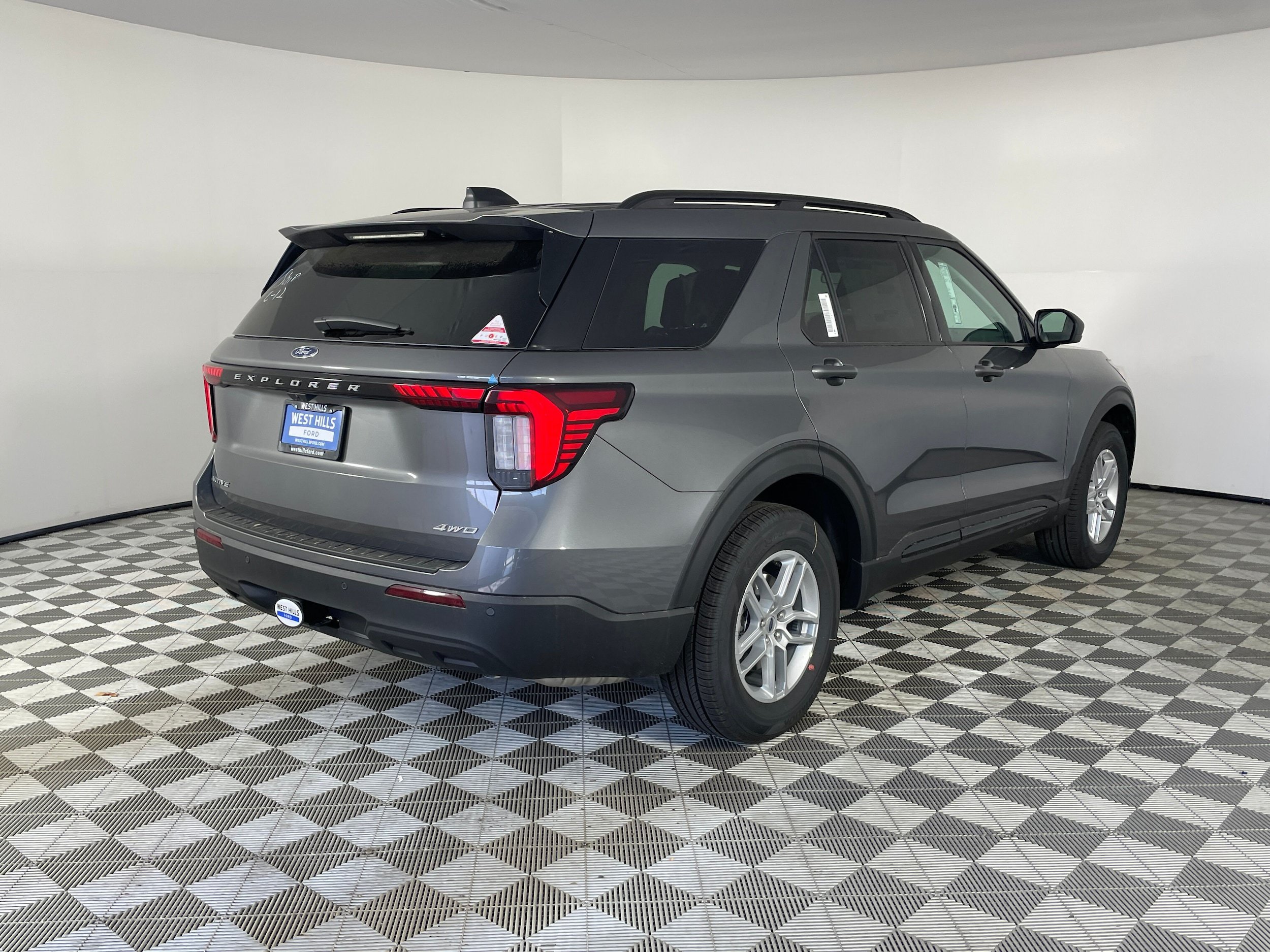 New 2026 Ford Explorer Active AWD/4WD image 9
