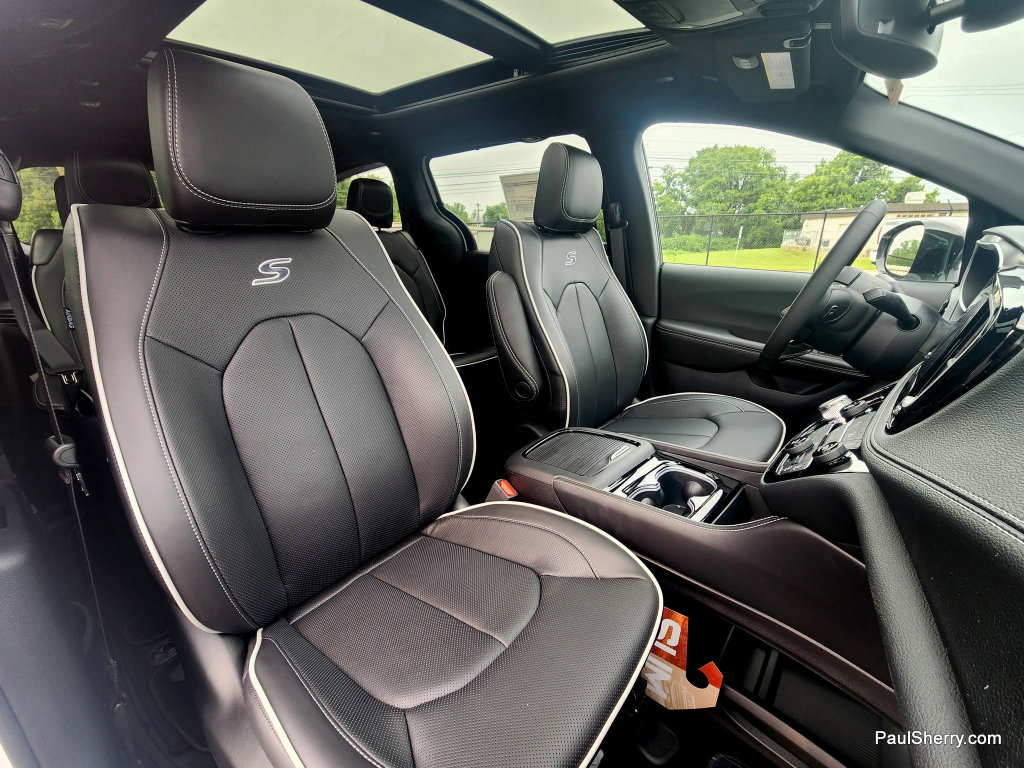 New 2027 Chrysler Pacifica Limited FWD image 42