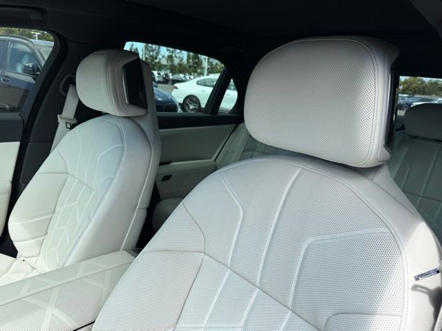 Certified 2024 BMW i7 xDrive60 image 21