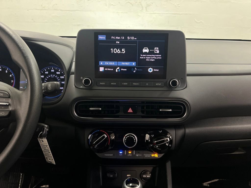 Used 2023 Hyundai Kona SE image 19