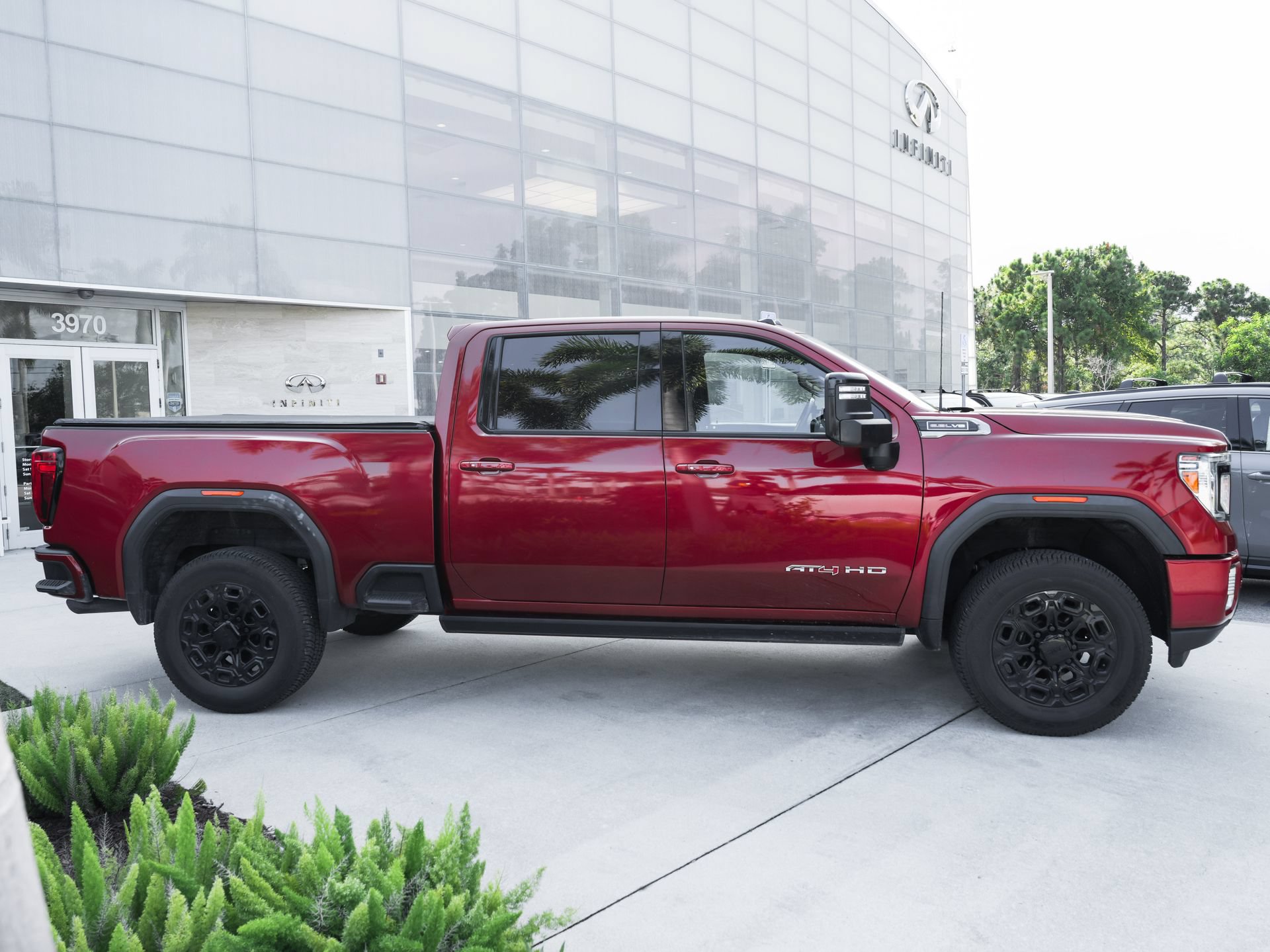 Used 2021 GMC Sierra 2500 AT4 w/ AT4 Premium Plus Package AWD/4WD image 11