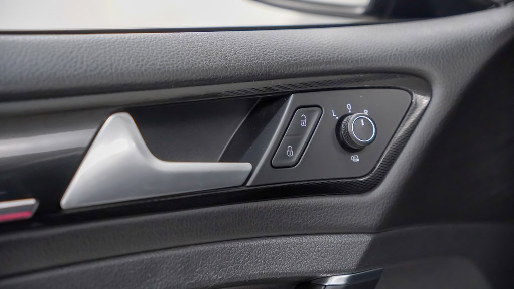 Used 2016 Volkswagen GTI SE image 20