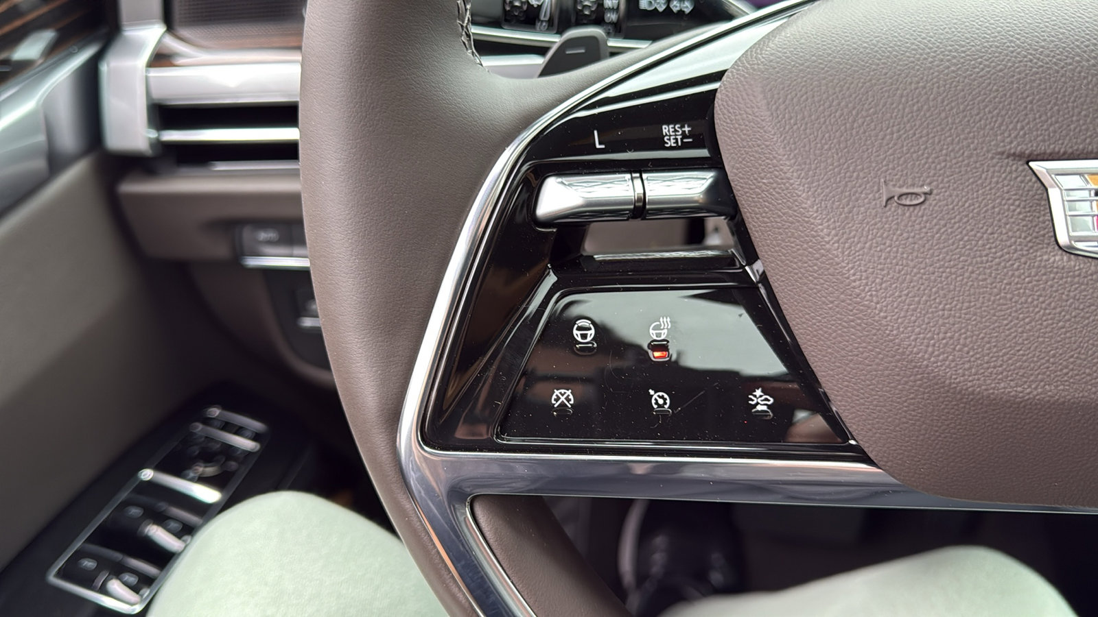 New 2026 Cadillac Escalade Luxury image 16