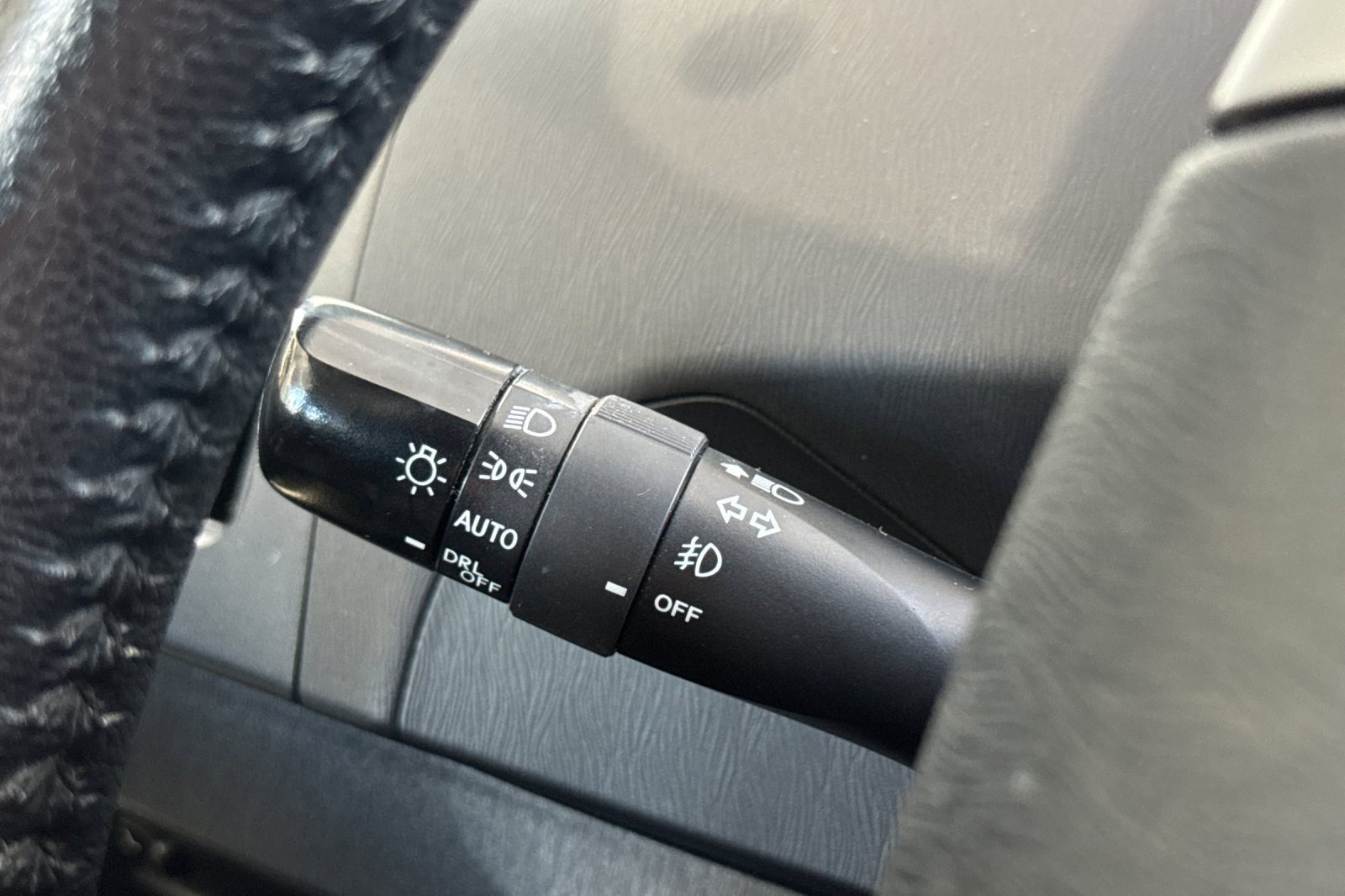 Used 2015 Toyota Prius Five FWD image 32