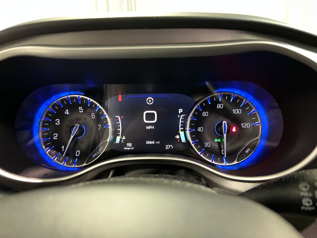 Used 2024 Chrysler Pacifica Touring-L FWD image 16