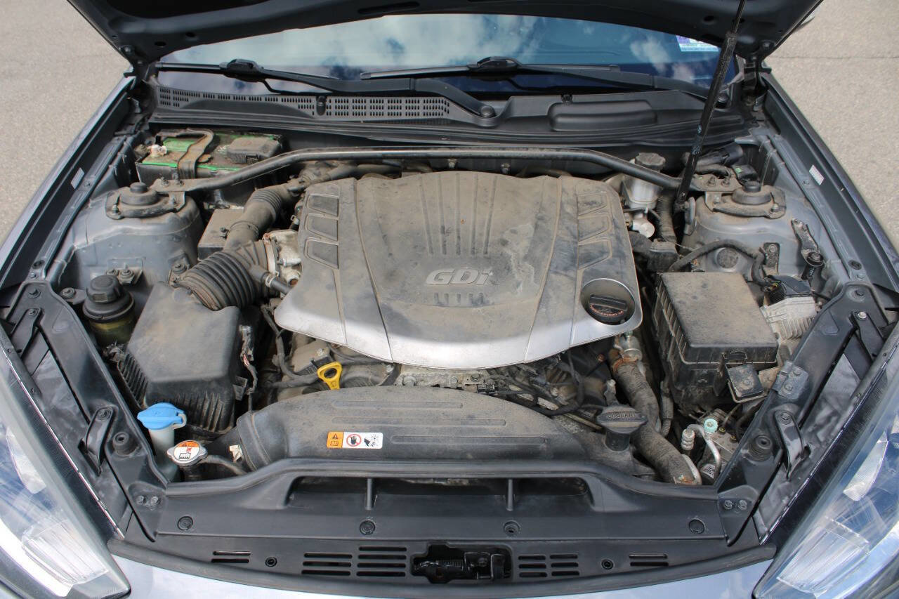Used 2015 Hyundai Genesis 3.8 RWD image 14