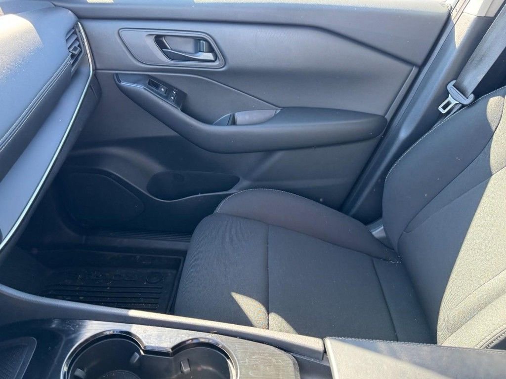 Used 2025 Nissan Rogue S image 13