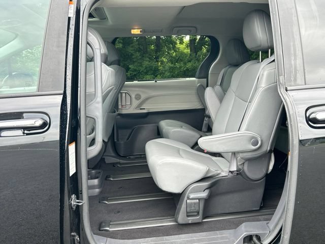 Used 2024 Toyota Sienna XLE w/ XLE Plus Package AWD/4WD image 36