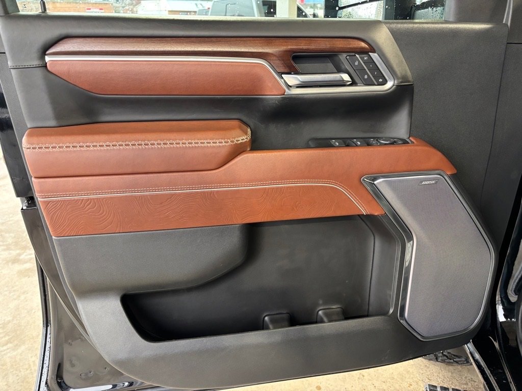 Used 2024 GMC Sierra 3500 Denali Ultimate image 9