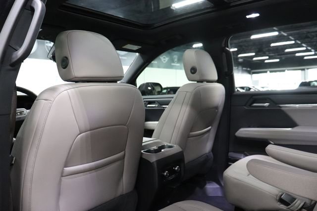 Used 2026 GMC Acadia Elevation w/ Elevation Premium Package FWD image 17