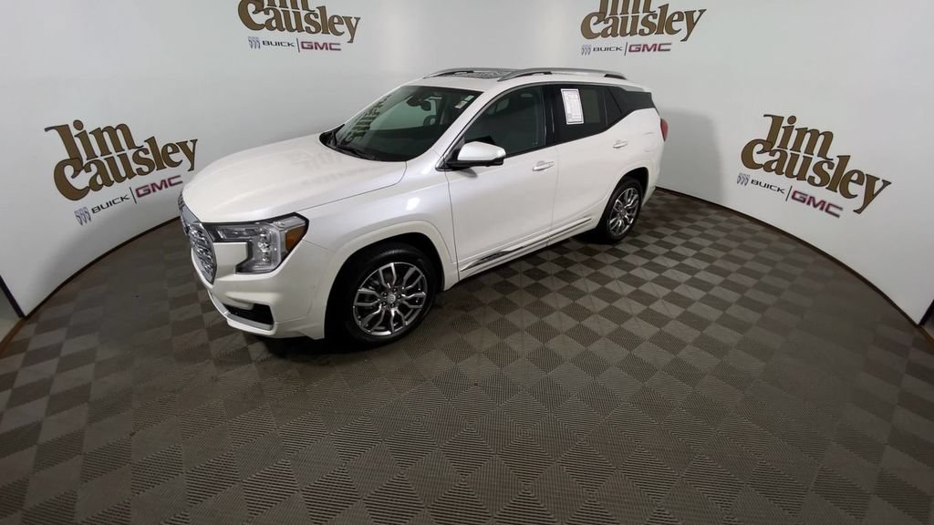 Certified 2023 GMC Terrain Denali w/ Denali Premium Package AWD/4WD image 4