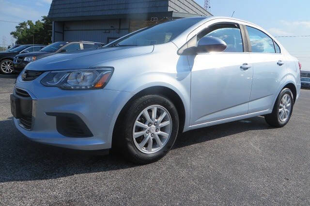 Used 2017 Chevrolet Sonic LT w/ Convenience Package image 4