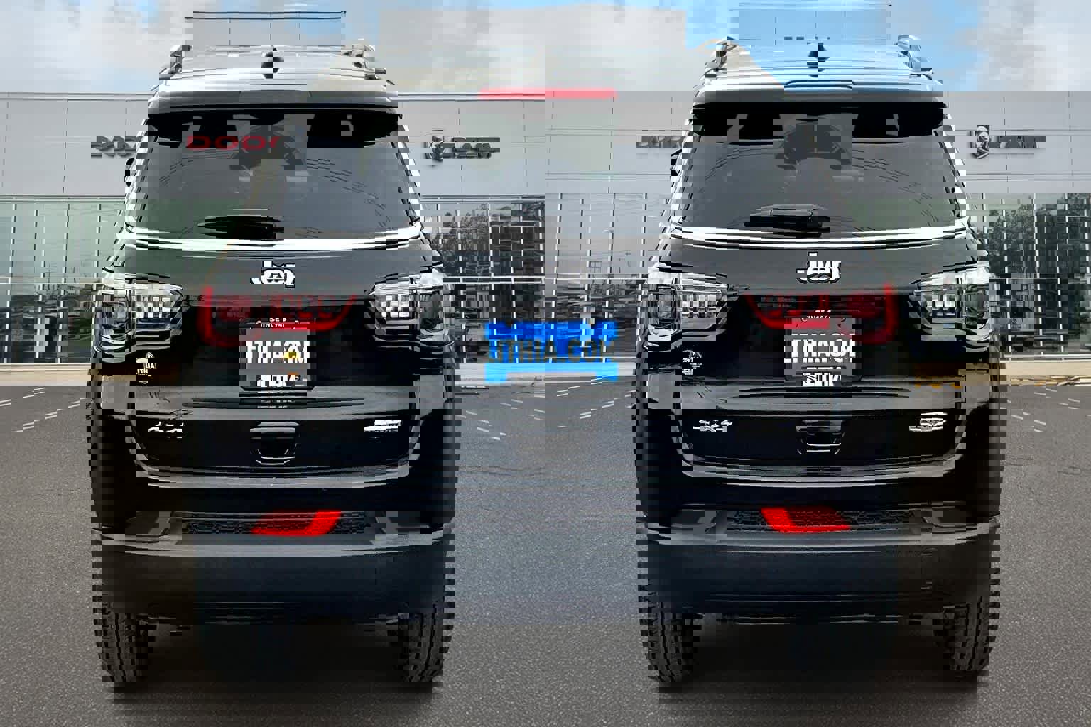 Used 2024 Jeep Compass Latitude image 5