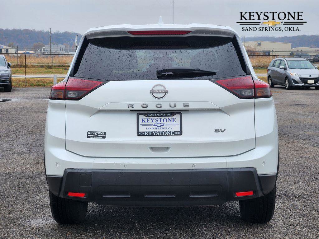 Used 2024 Nissan Rogue SV image 6