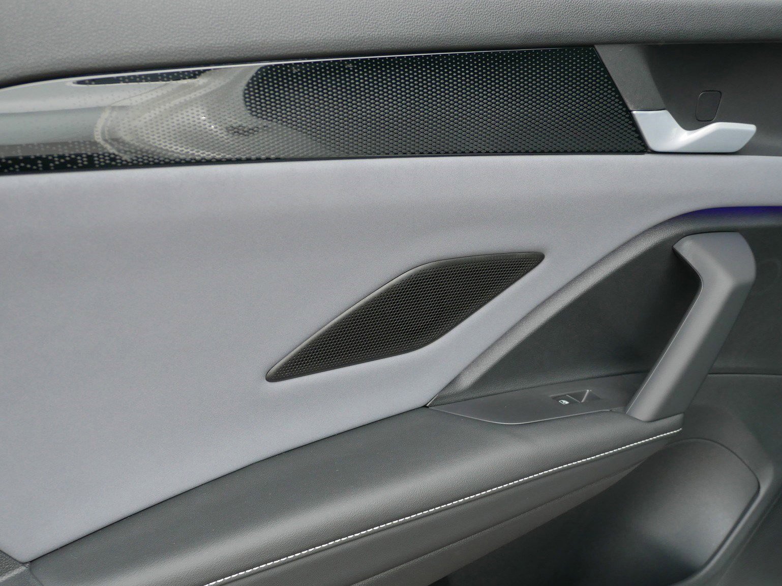 New 2025 Volkswagen Tiguan SE R-Line image 7