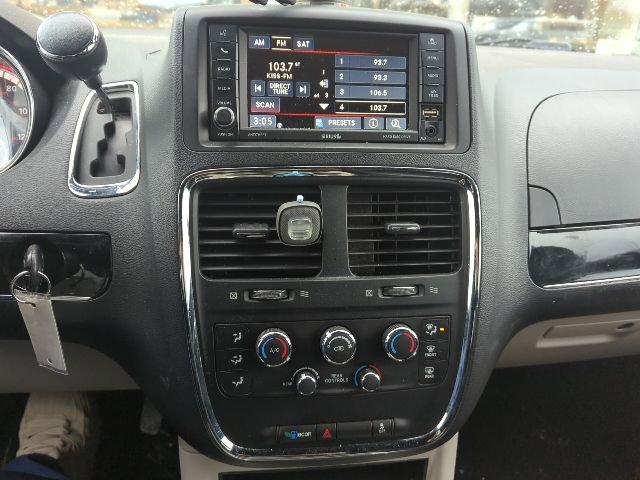 Used 2017 Dodge Grand Caravan SXT image 9