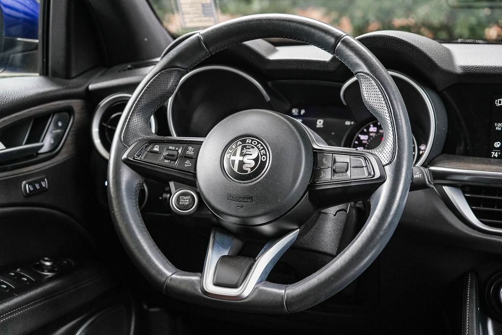 Used 2022 Alfa Romeo Stelvio Ti AWD/4WD image 14