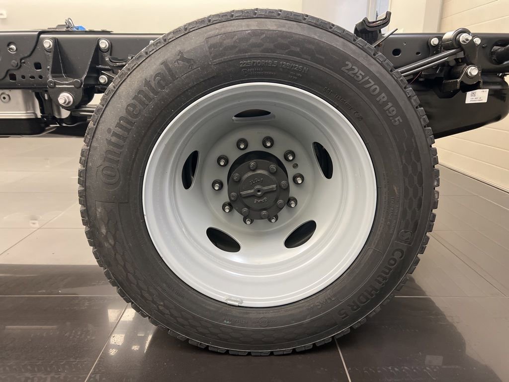 New 2026 Ford F550 4x4 Regular Cab Super Duty image 7