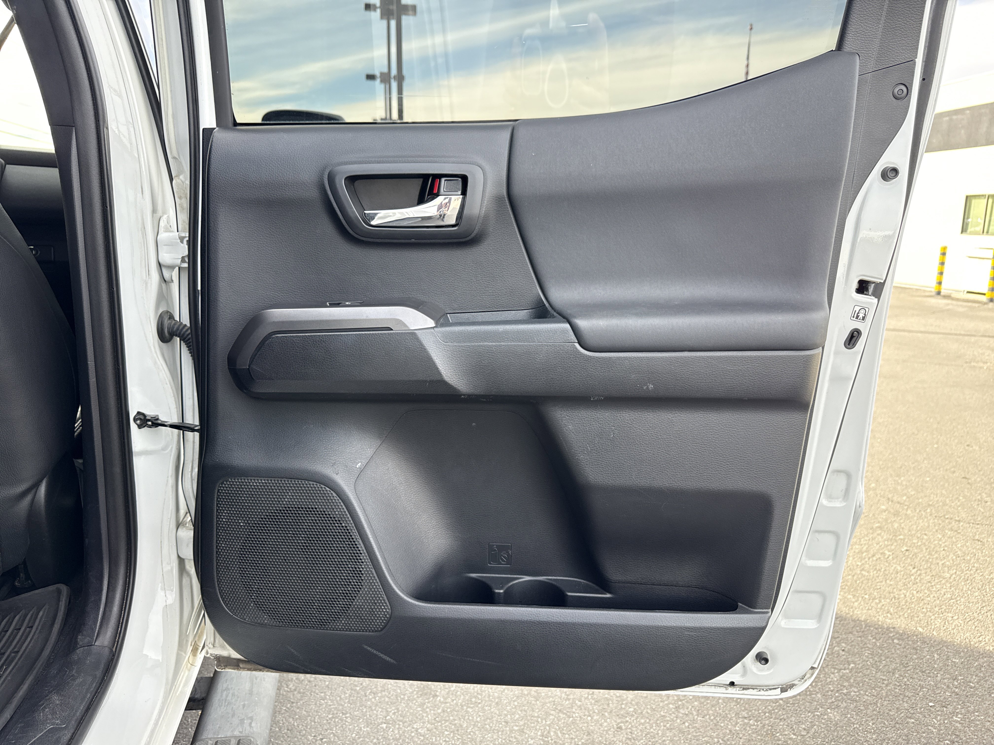 Used 2017 Toyota Tacoma TRD Sport w/ Premium & Technology Package image 37