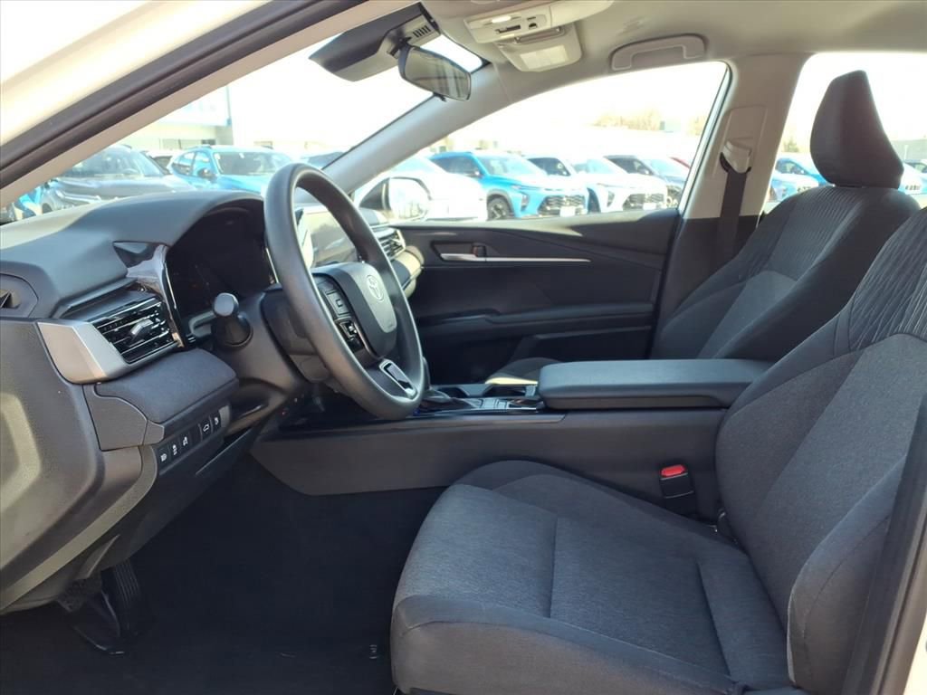 Used 2025 Toyota Camry LE image 9