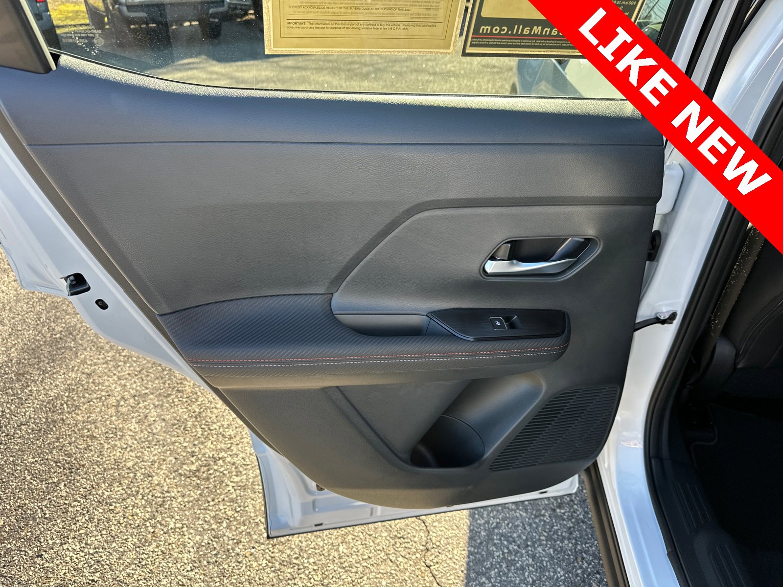 Certified 2025 Nissan Kicks SR image 21