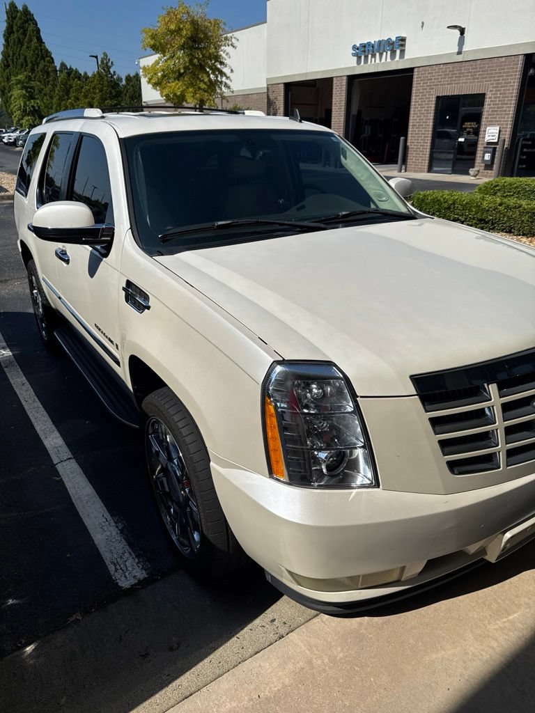 Used 2007 Cadillac Escalade AWD w/ Information Package image 4