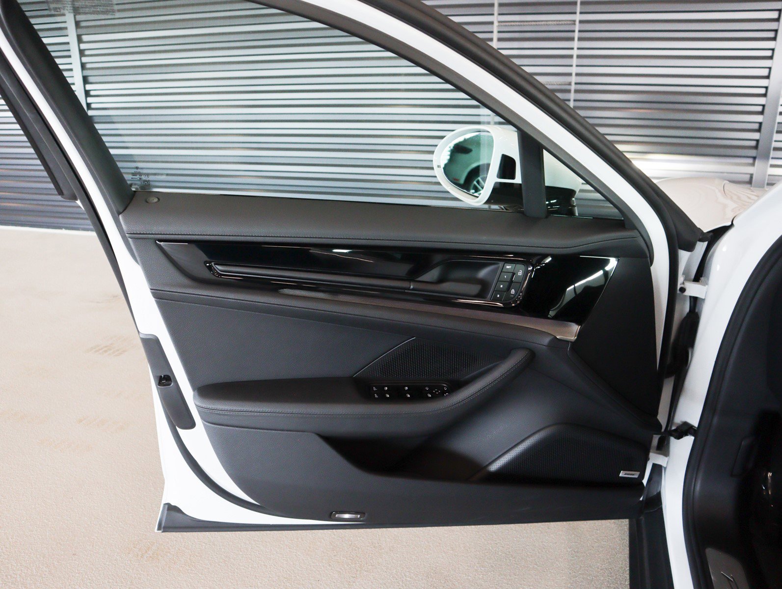 Certified 2025 Porsche Panamera 4 image 27