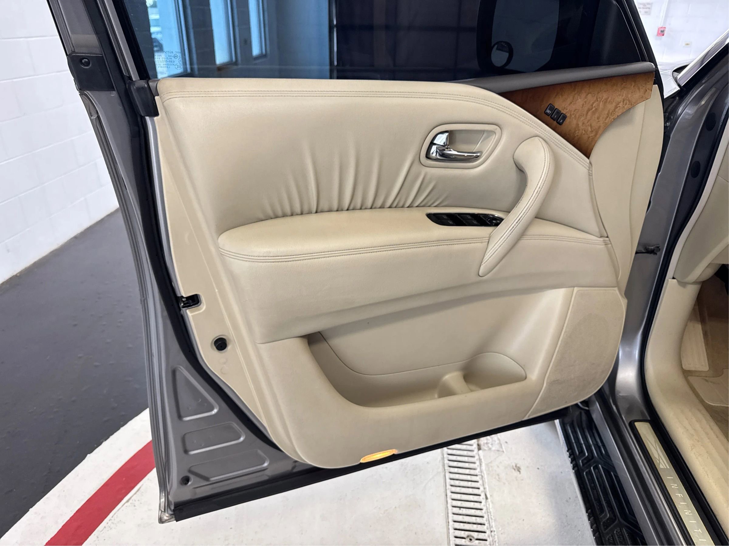 Used 2012 INFINITI QX56 4WD w/ Theater Pkg image 24