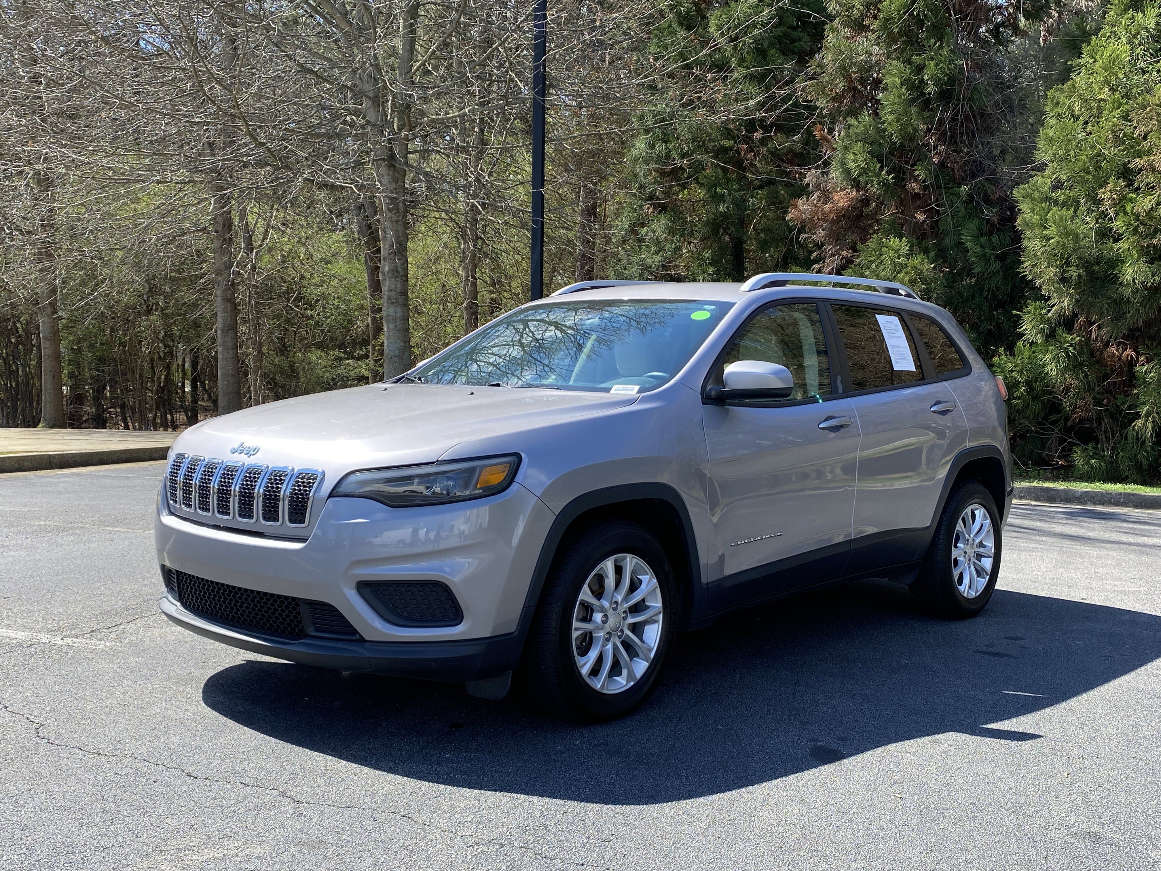 Used 2020 Jeep Cherokee Latitude w/ Cold Weather Group image 5