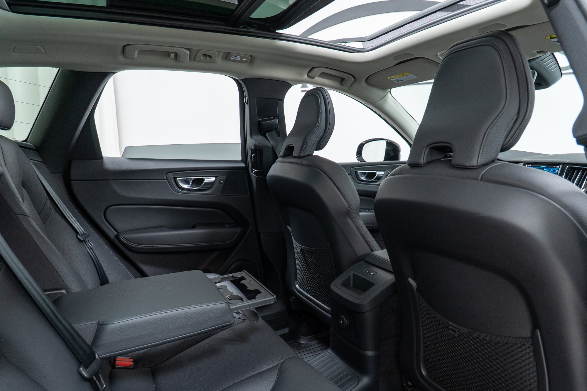 Used 2025 Volvo XC60 T8 Plus w/ Climate Package image 23