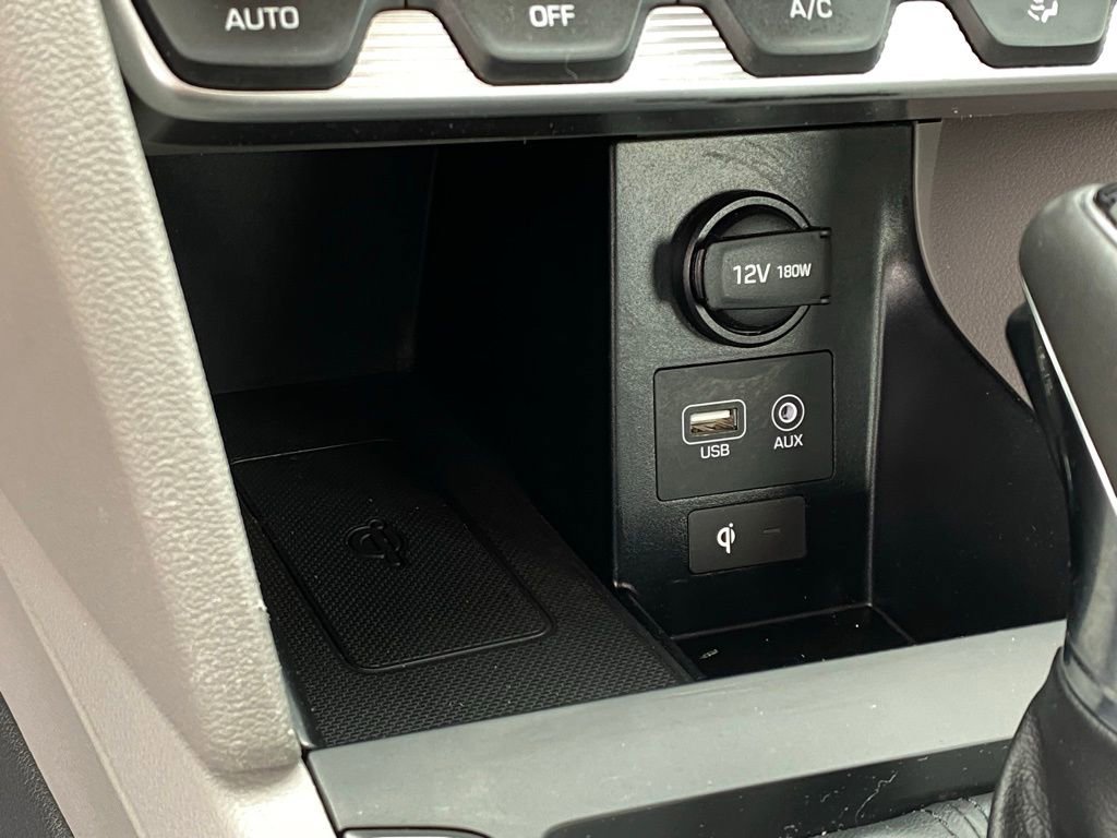 Used 2020 Hyundai Elantra Limited image 20