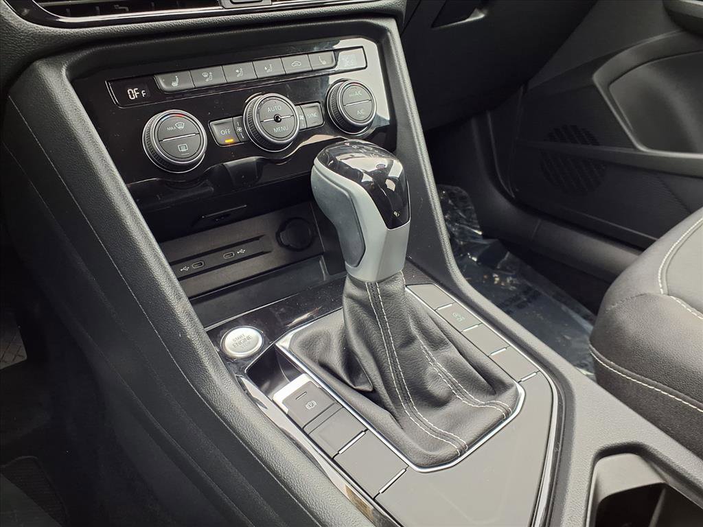 Used 2024 Volkswagen Taos SE w/ Black Wheel Package image 12